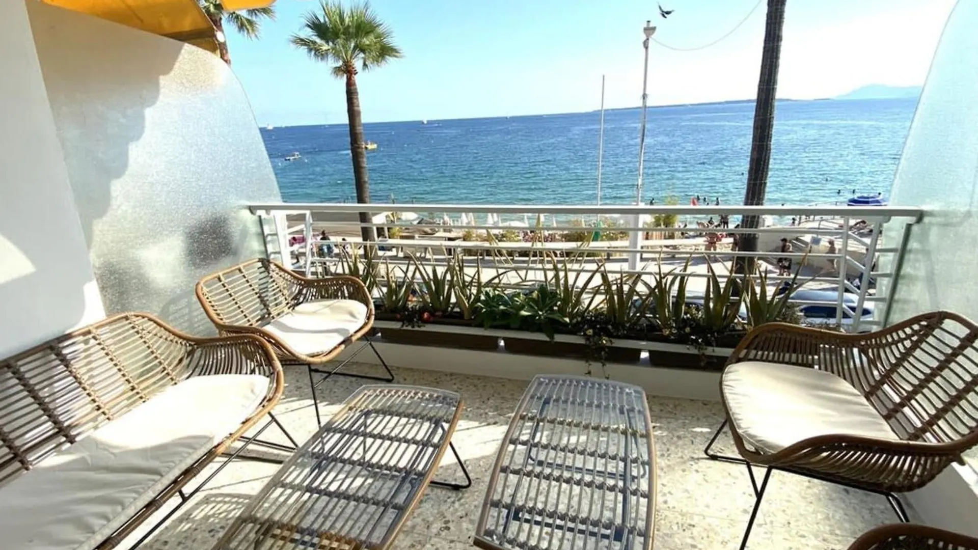 Le Soleil - Sea - Spacious - Hypercentre - Car Park Antibes 0*,  France